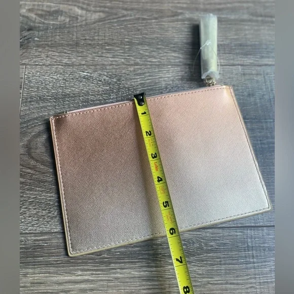 Michael Kors ombré clutch with metal tassel NWT - Picture 5 of 9